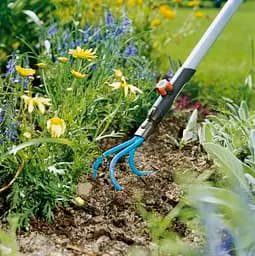 Комплект Gardena Combisystem культиватор 9 см та граблі 30 см 12 зубців з рукояткою (03004-20.000.00) - мініатюра 15