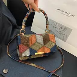 Кросбоді з еко-шкіри з геометричним малюнком Lilly P2-15119230BL