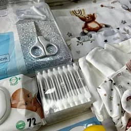 Набір для пологового будинку для новонародженого 33 предмети + прозора сумка в подарунок від ЕкоМама нейтральні кольори - мініатюра 7