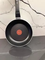 Сковорода Tefal Mustard Black 21 см с титановым антипригарным покрытием