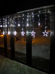 Гирлянда Бахрома на окно Белая 3 метра Звезды 138 лампочек Laplandia светодиодная от сети (w.02.5Т.138+S)