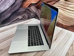 Ноутбук Apple MacBook Pro 15" 2017 i7-7700HQ/16/256 (C02WP00THTD7) Б/в - мініатюра 3