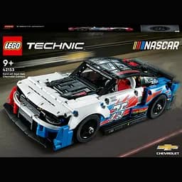 Конструктор LEGO Technic NASCAR Next Gen Chevrolet Camaro ZL1 672 деталей (42153)