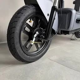 Міський електровелосипед EVOBIKE Nova S 500W з пасажирським сидінням, поворотниками, корзиною та дисплеєм, 48V 12Ah (економний, до 40 км/год), графітові-сірого кольору  - мініатюра 20