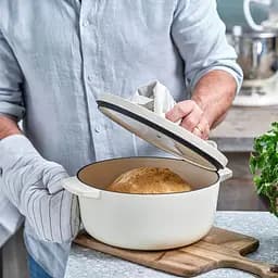 Каструля KitchenAid Cast Iron чавунна з кришкою 26 см 5.2 л мигдальний крем (CC006059-001) - мініатюра 6