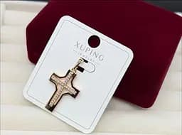 Хрест жіночий Xuping біжутерія прикраса з медичного золота підвіска на шию гіпоалергенний кулон хрестик