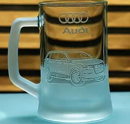 Пивний келих 660 мл з гравіюванням Ауді Q7 Audi подарунок для автолюбителя  кухоль для пива з логотипом авто