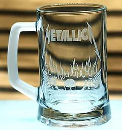 Пивний келих 660 мл Metallica з гравіюванням кружка для фаната металу Рок-атрибутика  подарунок металісту Металіка
