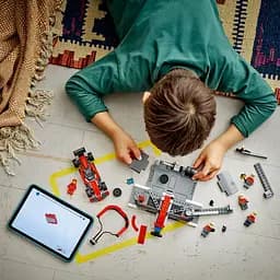 Конструктор LEGO City Піт-стоп і піт-екіпаж F1 з болідом Ferrari 322 деталі (60443) - мініатюра 4