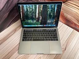 Ноутбук Apple MacBook Pro 13" A1989 i7-8559U/16/500 (C02XC23KJHD2) Б/в