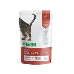 Вологий корм для дорослих кішок з качкою та куркою Nature's Protection Hairball with Duck and Chicken 100 г