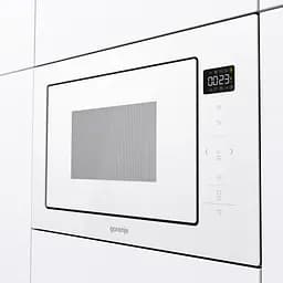 Мікрохвильова піч Gorenje вбудовувана 25л 900Вт гриль дисплей приготування на кількох рівнях білий - мініатюра 2