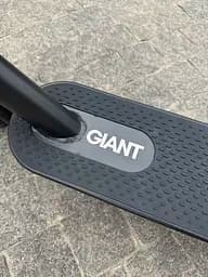 Електросамокат GIANT M365 PRO 500W 10.4Ah складанний, перфоровані колеса, захищені від проколів, чорний (2025) - мініатюра 9