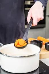 Ложка для сервіровки з прорізами KitchenAid Classic 34 см чорний (KCG004OHOBE) - мініатюра 5