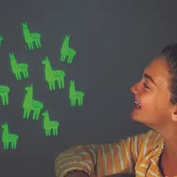 Набір сяючих наклейок 4M Glow Лами (00-05941) - мініатюра 2