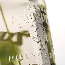 Алкогольний напій Zubrowka Bison 37.5% 0.2 л (596149) - мініатюра 3