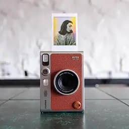 Подарунковий набір камера Fujifilm Instax Mini EVO, Фотопапір 20 шт, Прозорий чохол, Фотоальбом 108 фото Коричневий - мініатюра 10