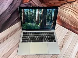 Ноутбук Apple MacBook Pro 13" i5-8259U/16/500 (C02XV2EFJHD4) Б/в