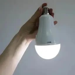 Лампа світлодіодна з акумулятором E27 New Emergency lamp 2x18650, смарт-лампочка — аварійна лампа - мініатюра 6