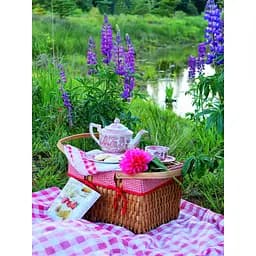 Алмазная мозаика Strateg ПРЕМИУМ Чайка среди люпина без подрамника размером 30х40 см (JSDF79799)