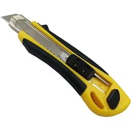 Ніж Werk пластиковий з 3 лезами 18 мм (114525)