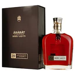 Коньяк Арарат Наири 20 лет, 40%, 0,7 л, в подарочной упаковке
