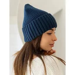 Жіноча в'язана шапка біні класік 20% вовна з відворотом темно синій