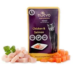Упаковка паучей для кошек с курицей и лососем Nuevo Adult Pouch 85 г