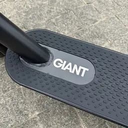 Електросамокат GIANT M365 PRO 500W 10.4Ah чорний , складний з перфорацією колес (2025 рік) - мініатюра 10