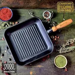 Сковорода-гриль чугунная Maysternya с деревянной ручкой 28×28 см подходит для индукционных плит Черный 81427