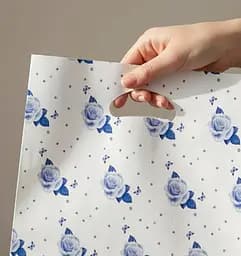 Пакети з вирубною ручкою блакитні 20х25 "Трояндочки" стильні пакети для подарунків та сувенірів 100 штук - мініатюра 5