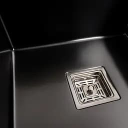 Кухонна мийка Platinum Handmade 78x50В R PVD з нержавіючої сталі 3 мм квадратний сифон 78x50x22 см чорна - мініатюра 4