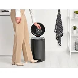 Бак для сміття Brabantia NewIcon Pedal Bin 20 л із педаллю графітовий (233500) - мініатюра 3