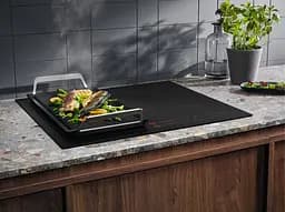 Варильна поверхня Electrolux індукційна 60 см розширена зона датчик кипіння Hob2Hood чорний матовий - мініатюра 6