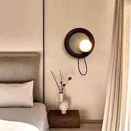 Бра у чорному корпусі із білою кулькою на магніті Арт. W 166 B -250 BK Line F