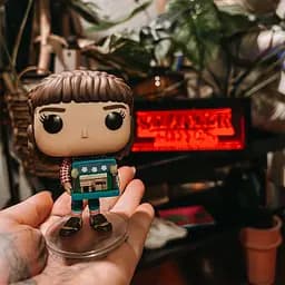 Ігрова фігурка Funko POP! серії Дивні дива S4 - Одинадцять з діорамою (65639) - мініатюра 3