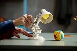 Конструктор LEGO Ideas Disney Pixar Luxo Jr. 613 деталей (21357) - мініатюра 15