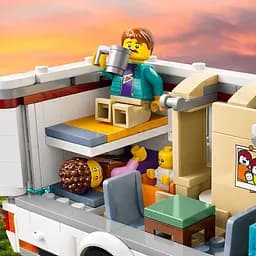 Конструктор LEGO City Пригодницький будинок на колесах для відпустки 385 деталей (60454) - мініатюра 8