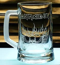 Пивний келих 660 мл Iron Maiden з гравіюванням подарунок для фаната хеві металу Айрон Мейден