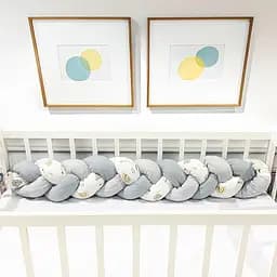 Бортик для ліжечка Косичка білий сірий