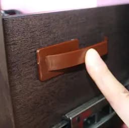 Внутрішній замок для розсувних систем RT2211/1 коричневий