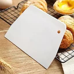 Шпатель трапецієподібний різак для тіста, скребок дільник тіста кулінарний з лінійкою на 18 см, Master Class Білий 85946