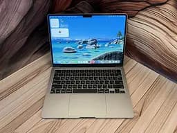 Ноутбук Apple MacBook Air 13.6" 2022 M2/24GB/512GB (GXY2D3K91H) Б/в