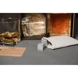 Подарунковий набір Whiskey Stones камені для віскі у дерев'яному пеналі №7 + декантер і 2 склянки Pasabahce + щипці + мішечок - мініатюра 6