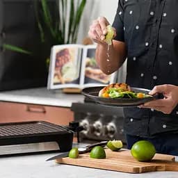 Гриль George Foreman 25850-56 Smokeless BBQ Grill 1606 Вт титанне напилення пластин чорний (25850-56) - мініатюра 9