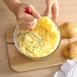 Товкачка картоплем'ялка для картоплі із пластиковою ручкою 22.5 см, Kitchen Master Фіолетовий 86582 - мініатюра 5