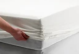 Полуторная простынь белая на резинке 140х200х20 см