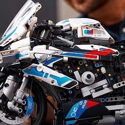 Конструктор LEGO Technic BMW M 1000 RR, 1920 деталей (42130) - мініатюра 6