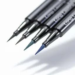 Підводка для очей Artdeco Long Lasting Liquid Liner Intense рідка відтінок 01 чорна 0.6 мл (517332) - мініатюра 3