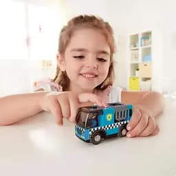 Іграшковий поліцейський автомобіль Hape з фігурками (E3738) - мініатюра 4